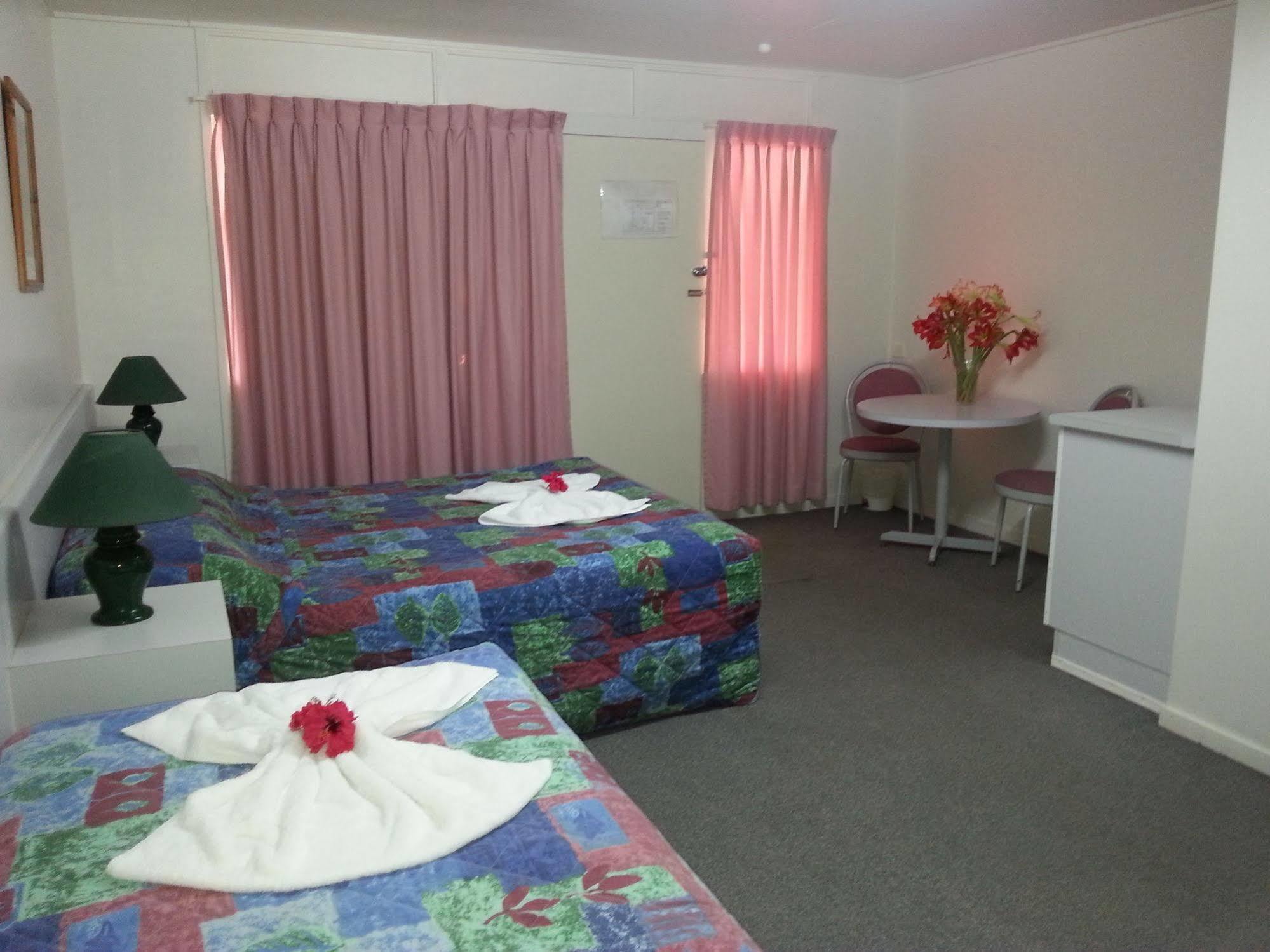 Golden Fountain Motel Rockhampton Esterno foto