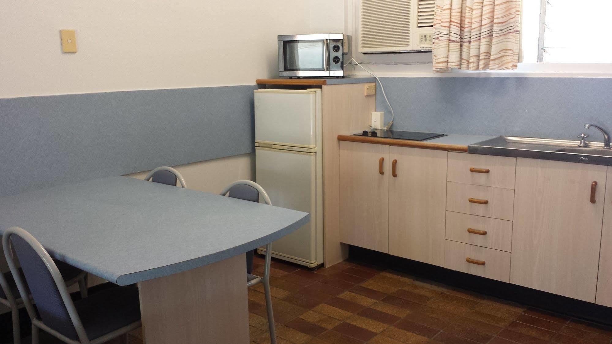 Golden Fountain Motel Rockhampton Esterno foto