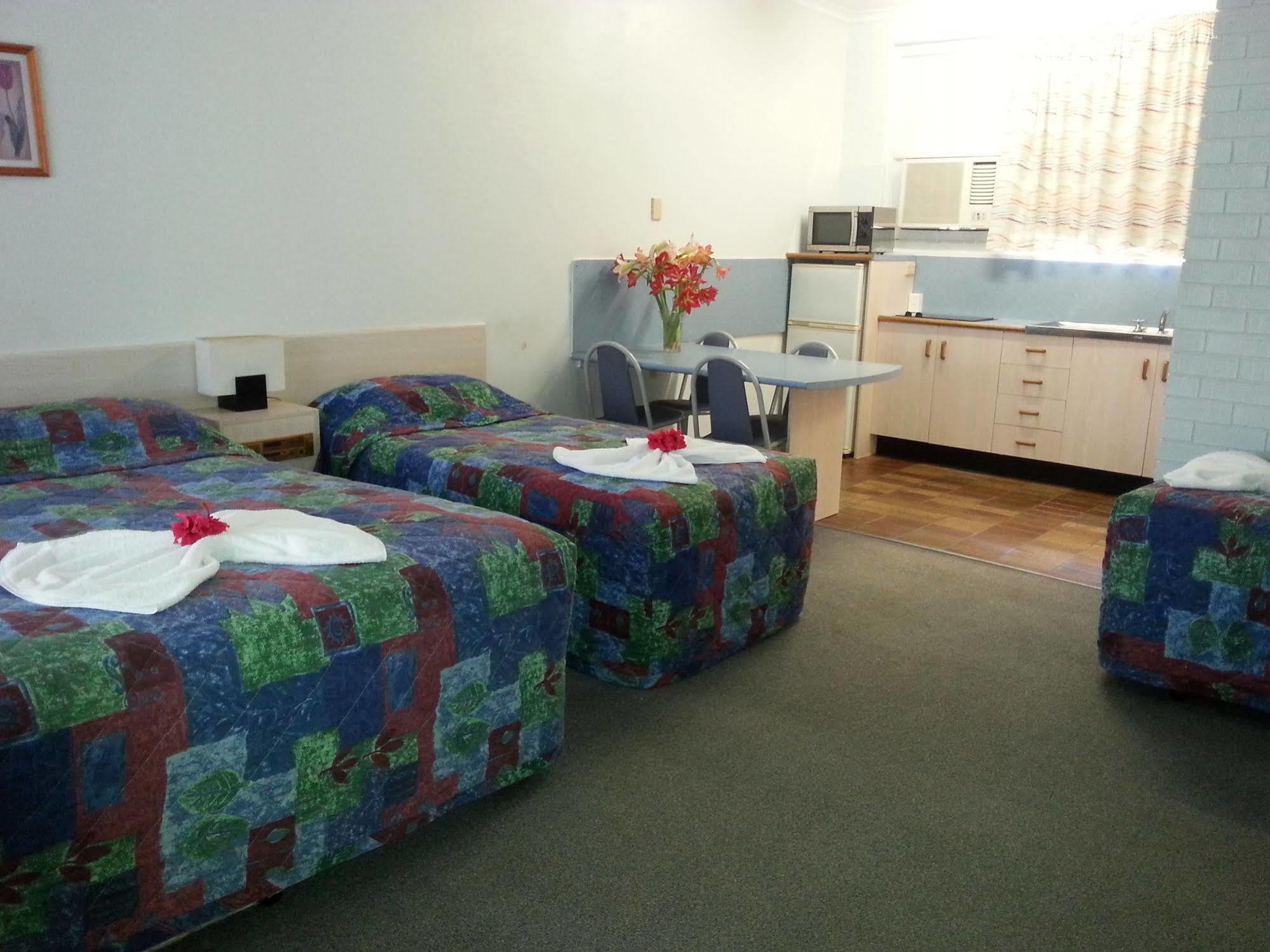 Golden Fountain Motel Rockhampton Esterno foto