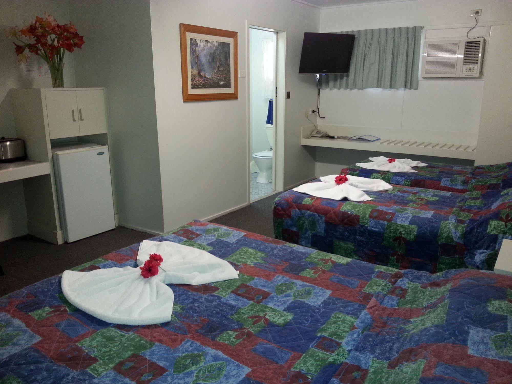 Golden Fountain Motel Rockhampton Esterno foto