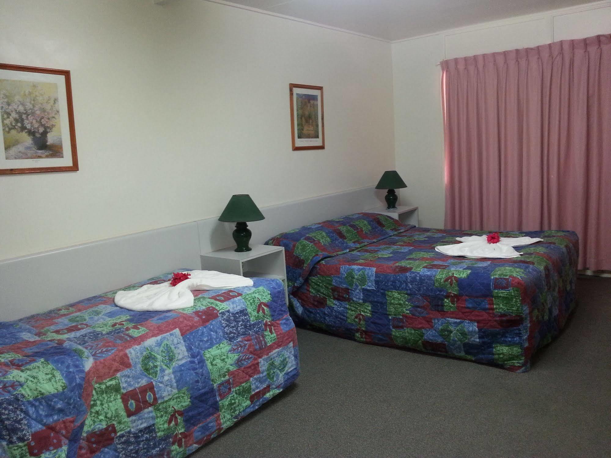 Golden Fountain Motel Rockhampton Esterno foto