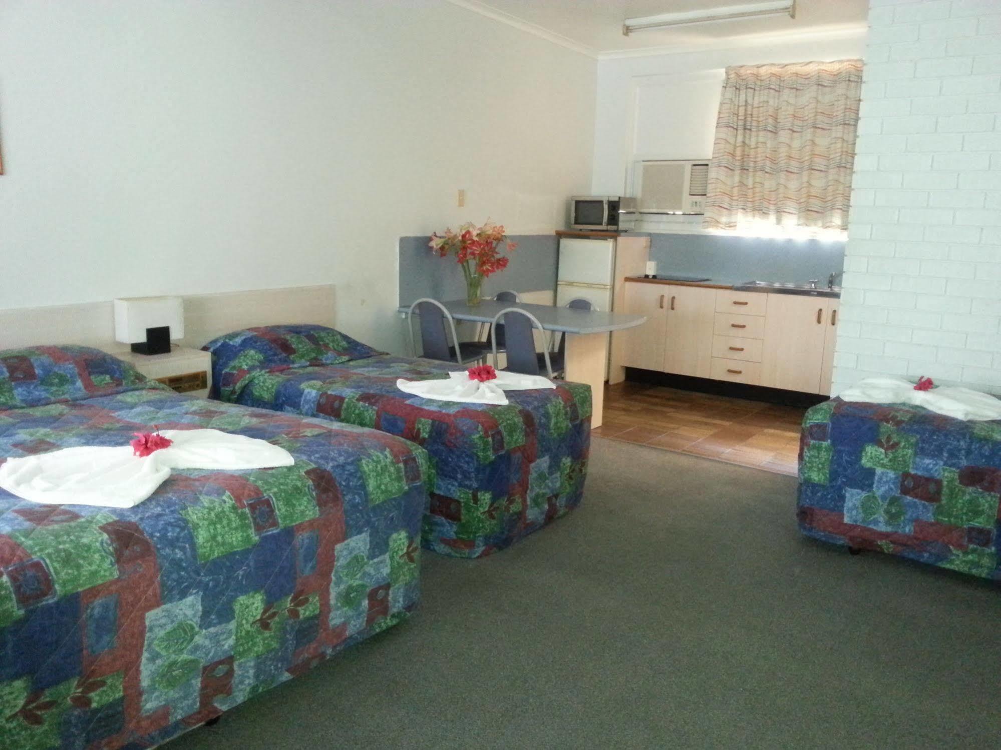 Golden Fountain Motel Rockhampton Esterno foto