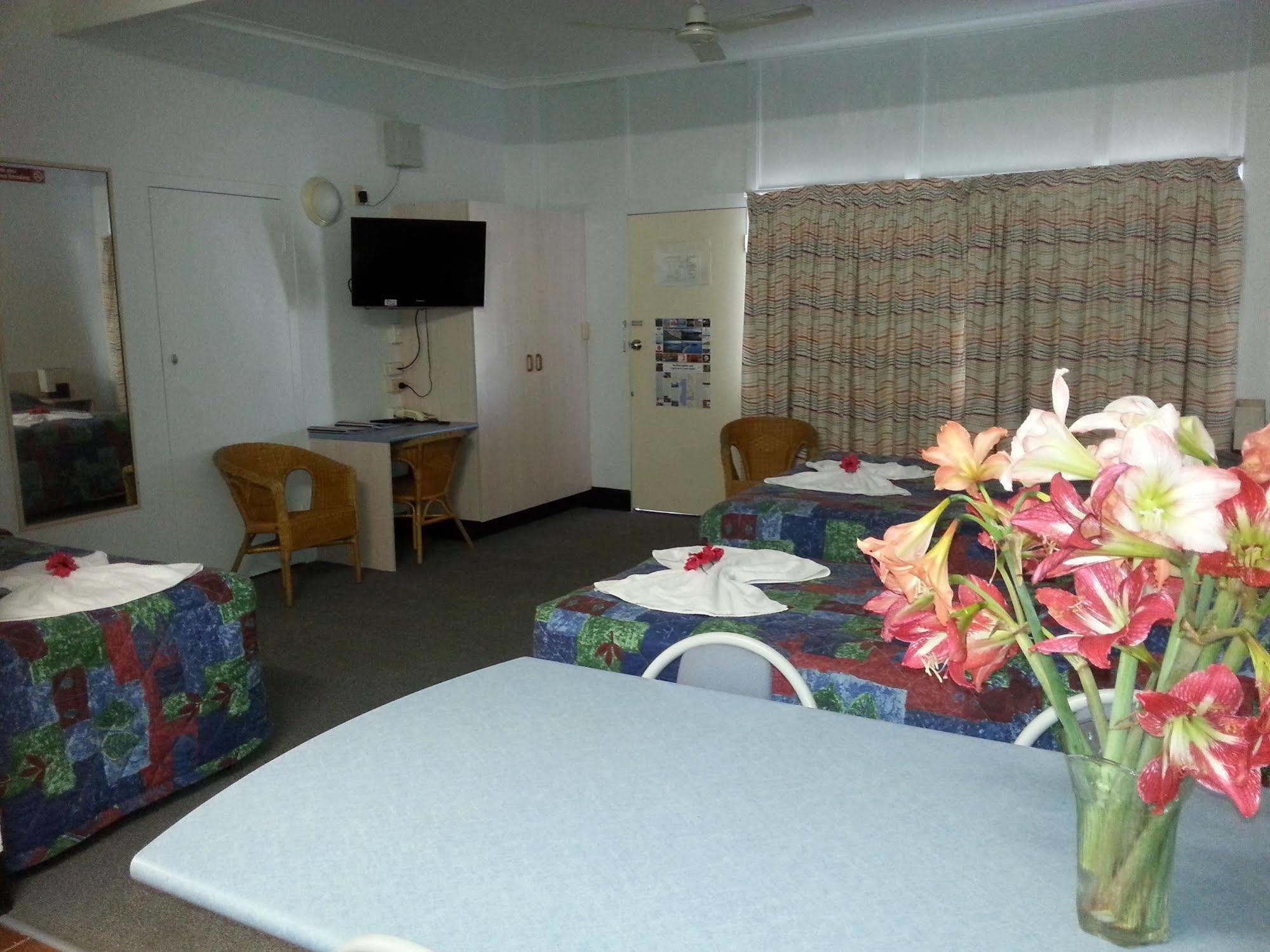 Golden Fountain Motel Rockhampton Esterno foto