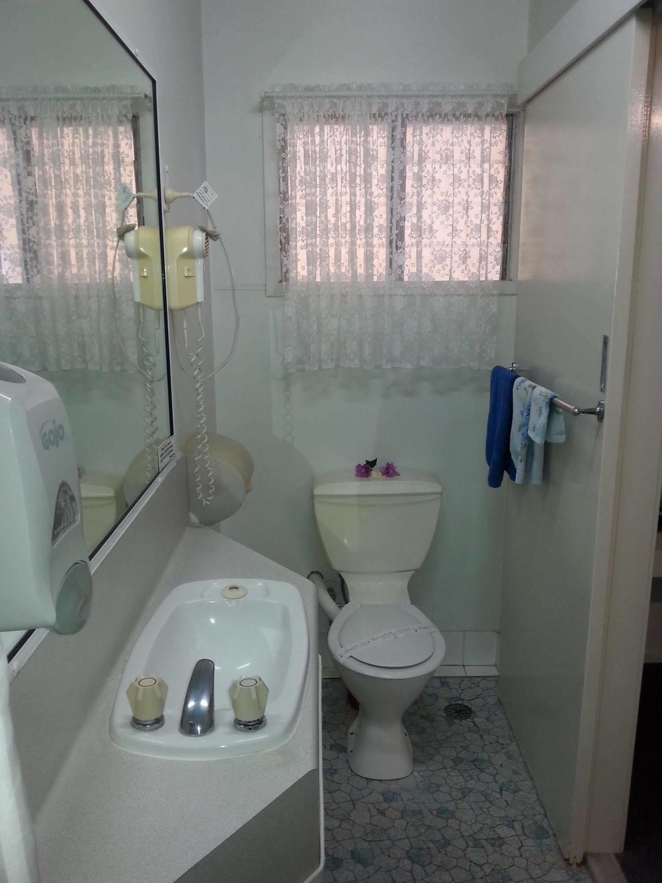 Golden Fountain Motel Rockhampton Esterno foto