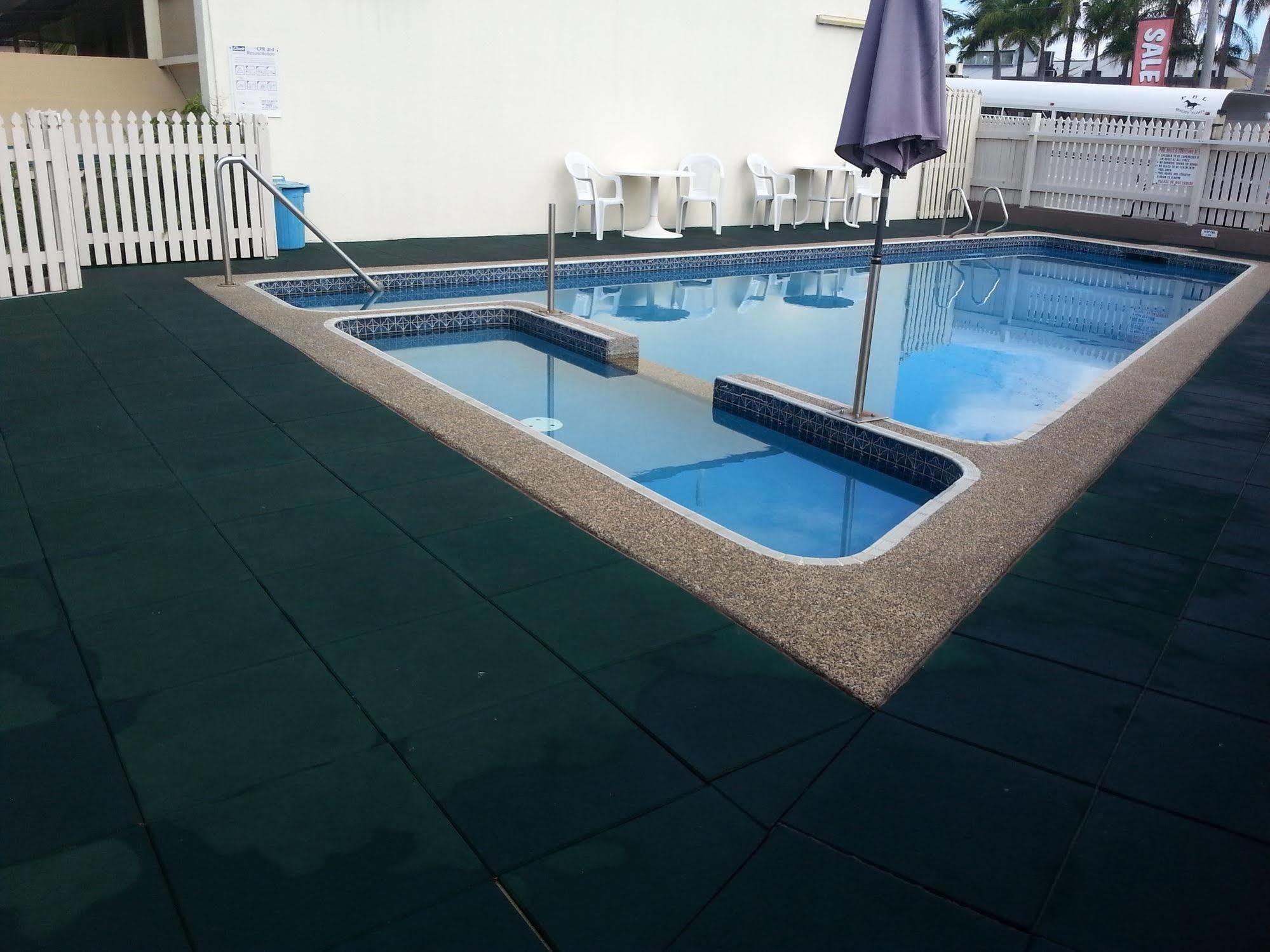 Golden Fountain Motel Rockhampton Esterno foto