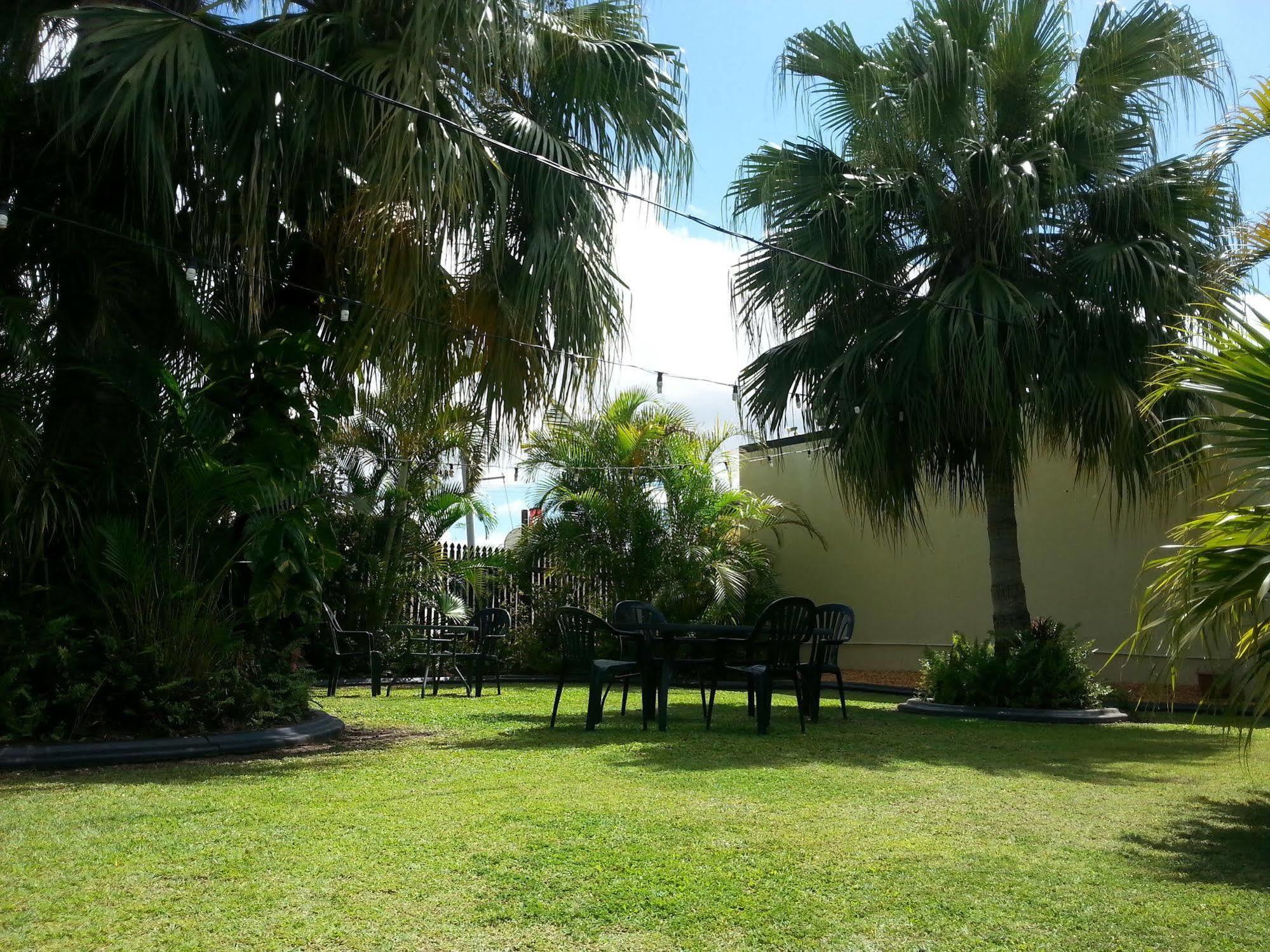 Golden Fountain Motel Rockhampton Esterno foto